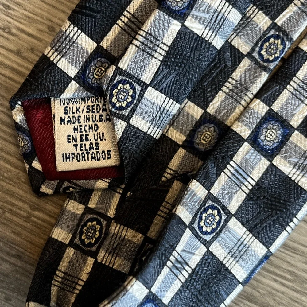 Claiborne Men’s Neck Tie Navy Blue Plaid Geometric Abstract Silk Workwear Dressy